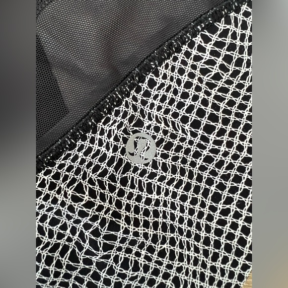 Lululemon 27” Pattern Leggings - Picture 4 of 4